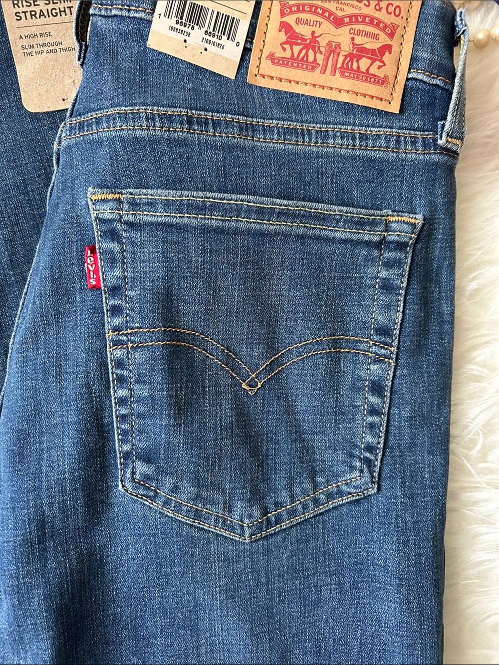 NET • Levi's 724 High Rise Slim Straight Jeans - Medium Blue - Picture 5 of 13